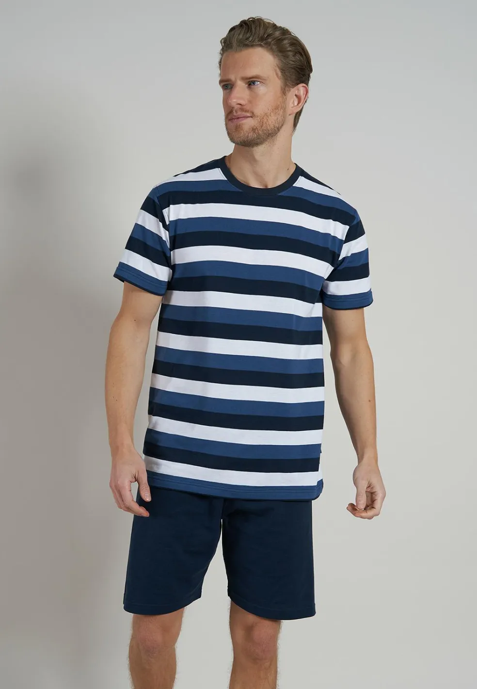 Ceceba heren shortama O-hals, middenblauw gestreept