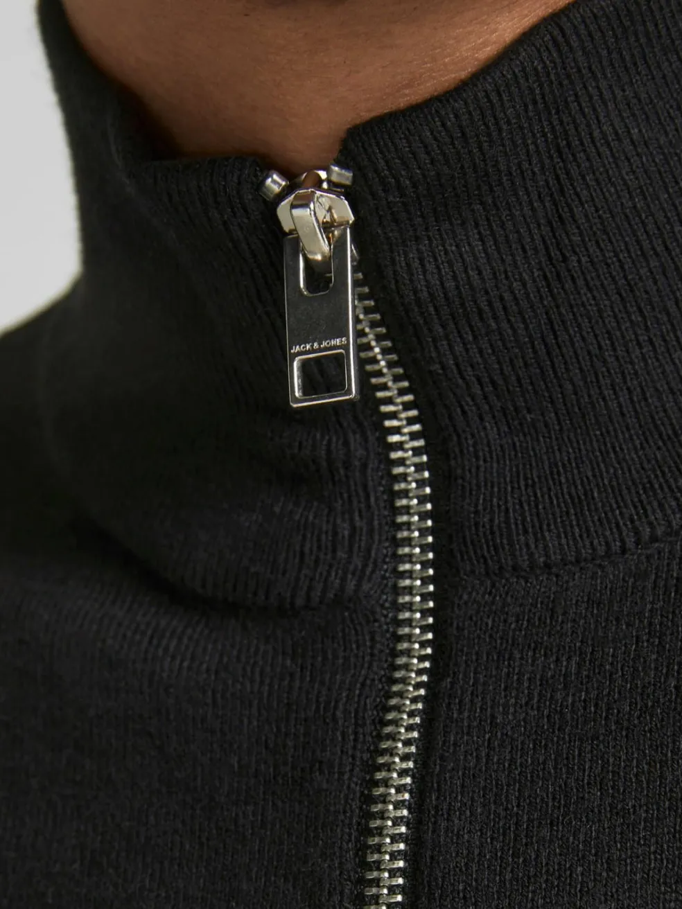 JACK & JONES Emil knit half zip slim fit, heren schipperstrui viscosemengsel met opstaande boord, zwart